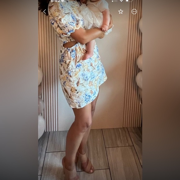 Evernew Floral Dress with small side cutouts - Picture 2 of 5